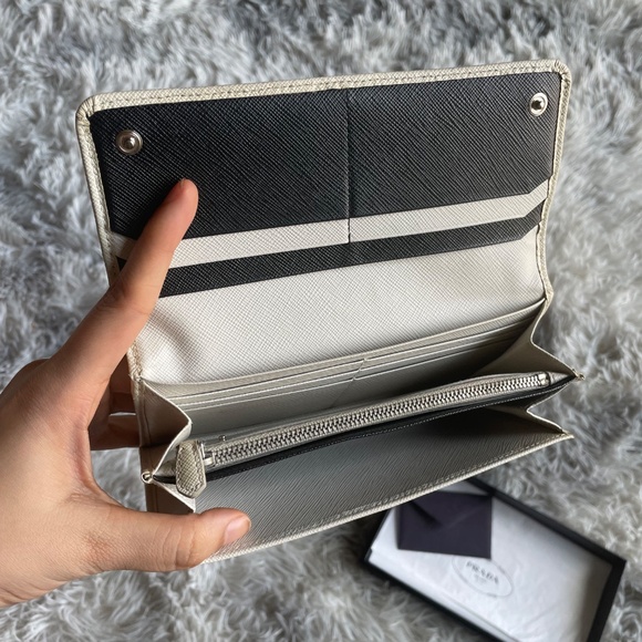 Prada white wallet - Picture 5 of 5